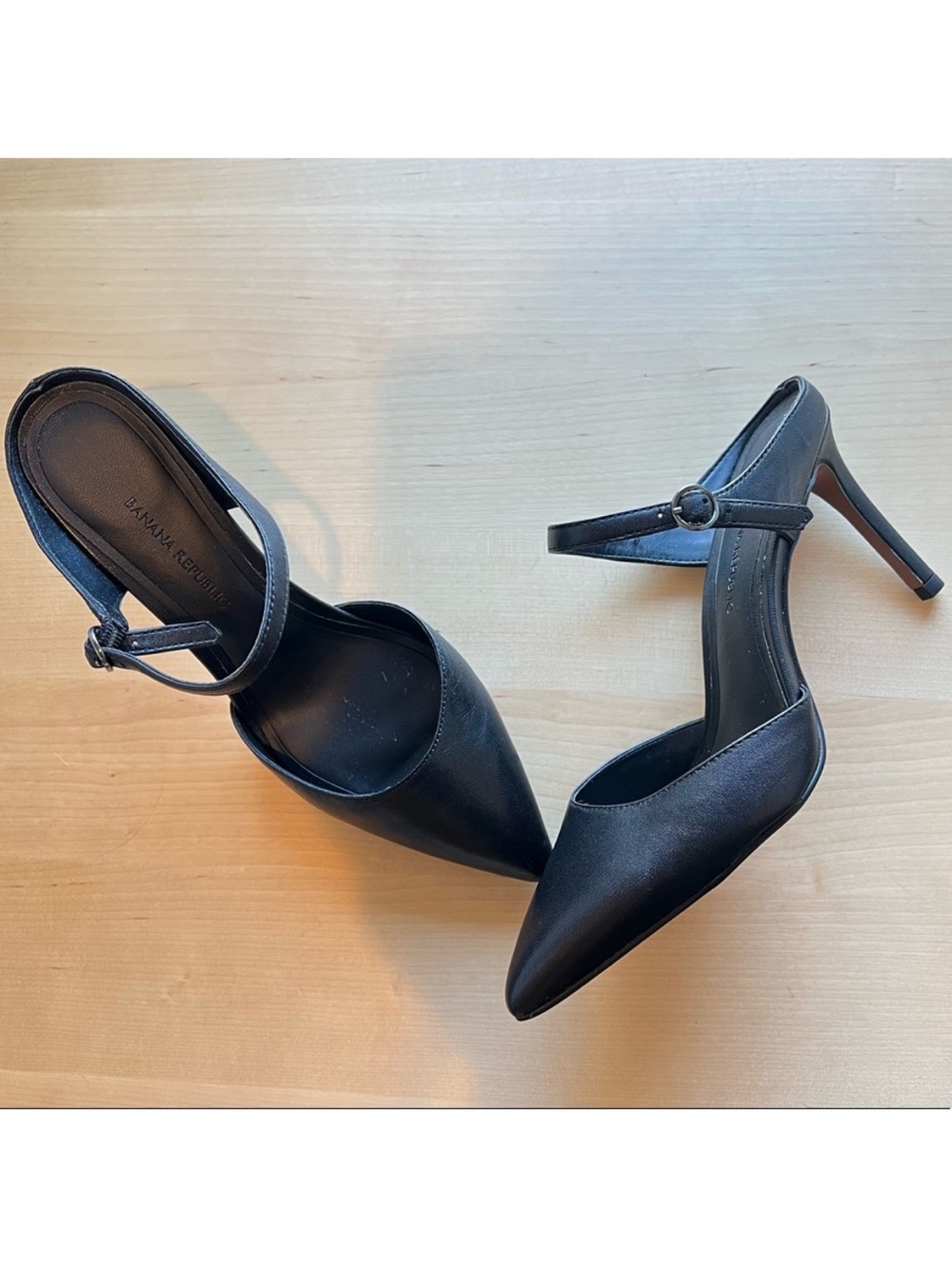 New Banana Republic slip on mule pumps black leather low kitten heel strap sz 6